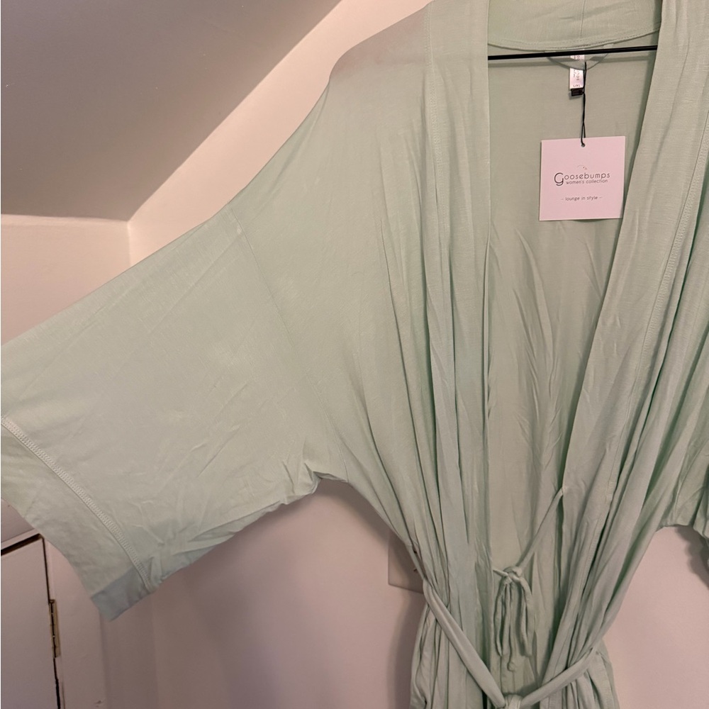Goosebumps Robe - Picture 3 of 4